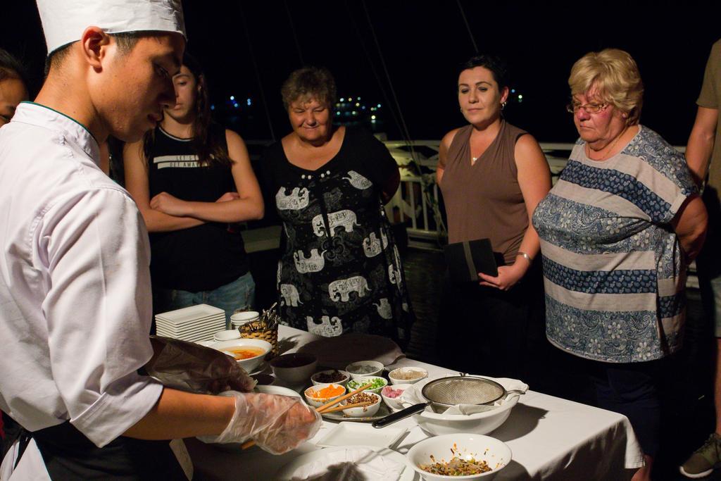 Syrena Cruises Hotell Ha Long Exteriör bild