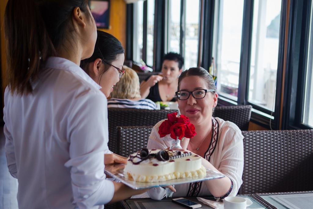 Syrena Cruises Hotell Ha Long Exteriör bild