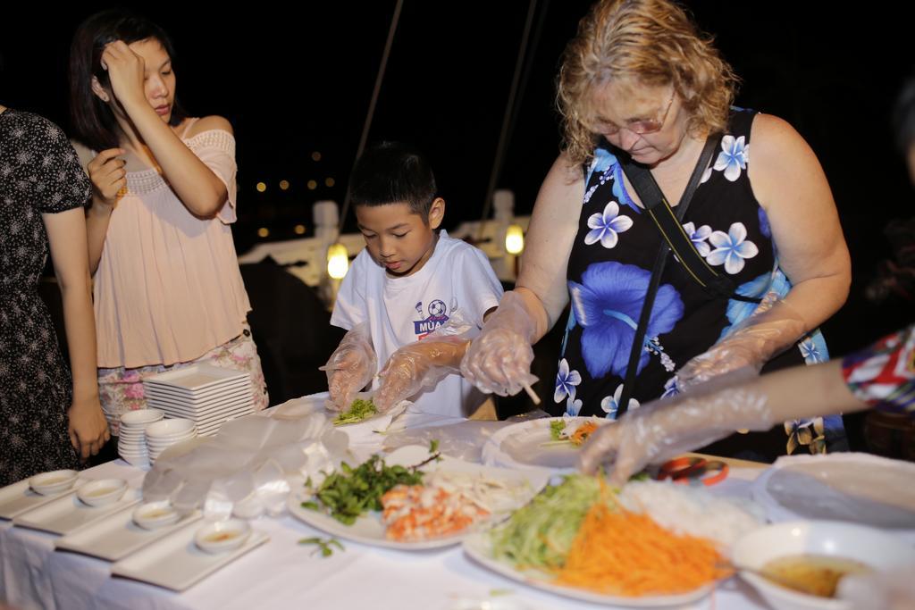 Syrena Cruises Hotell Ha Long Exteriör bild
