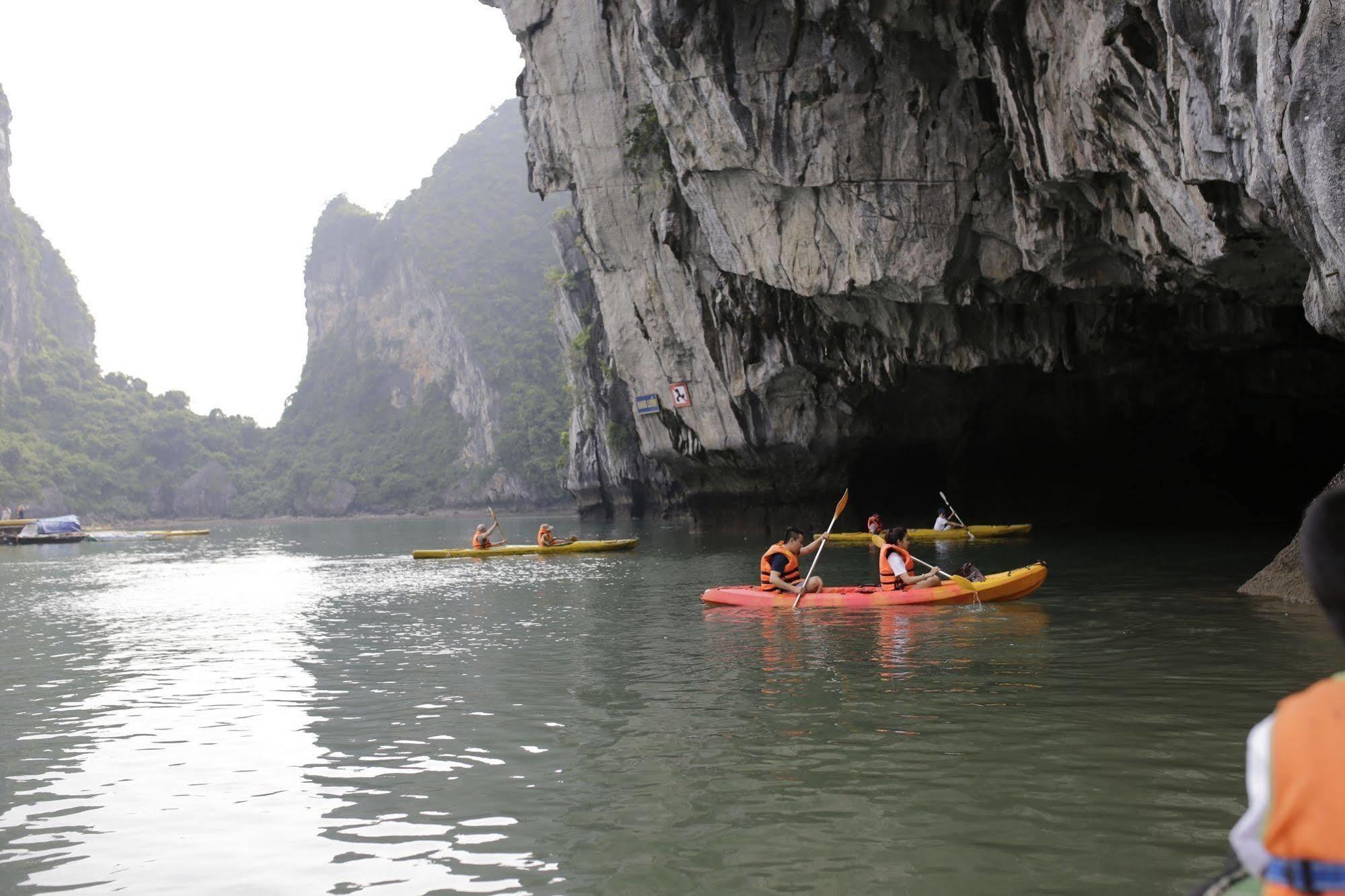 Syrena Cruises Hotell Ha Long Exteriör bild